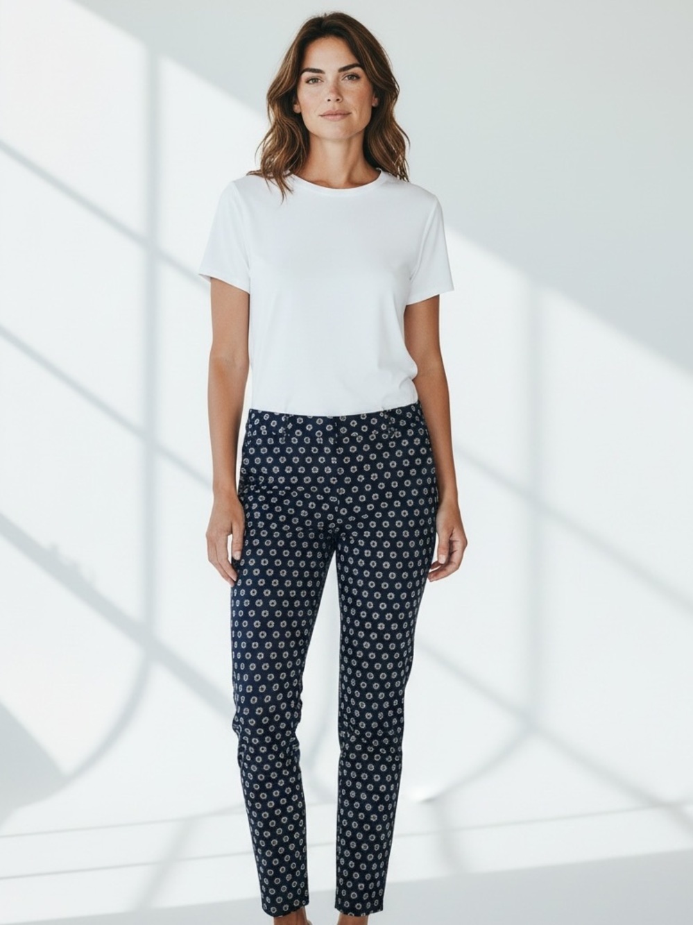 The Limited ladies, NWT size 12 ankle pants, navy white polkadot design